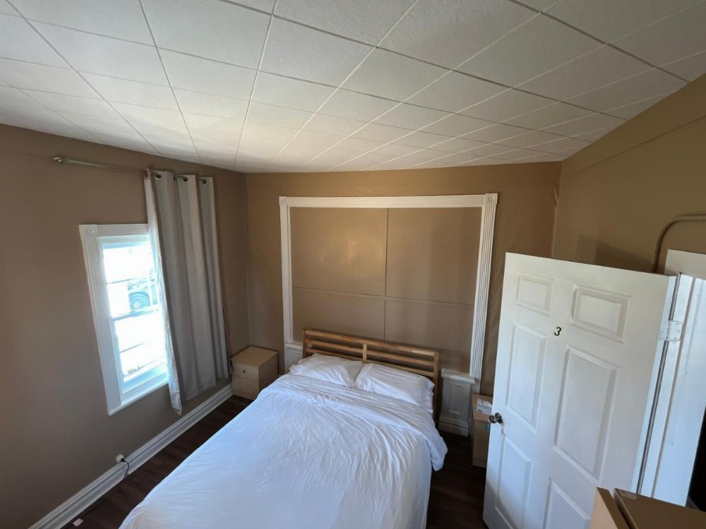 Room image 3
