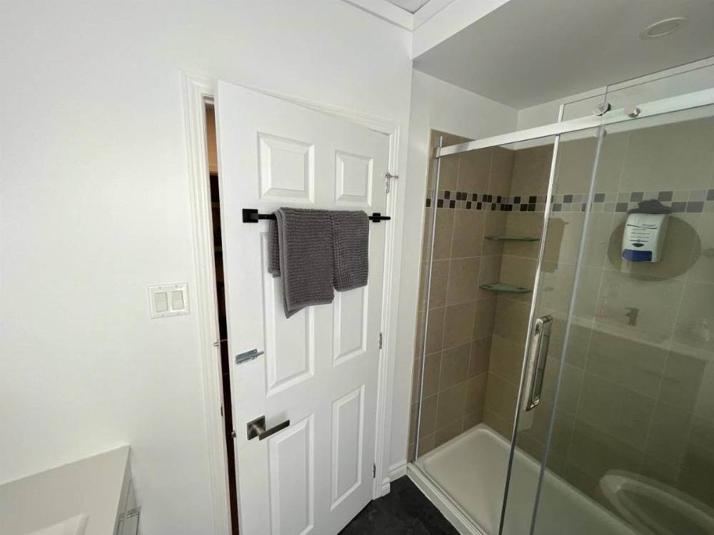 Room image 4