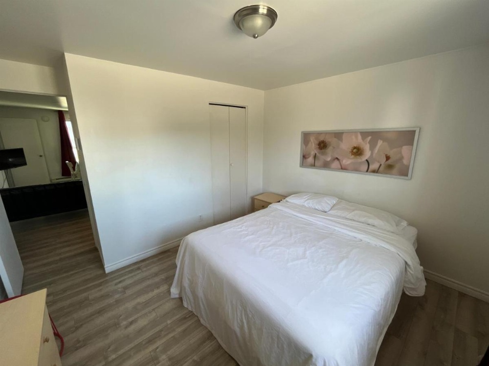 Room image 3